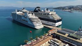 Kuşadası'na gelen dev gemilerden inen turistler o antik kente koştu