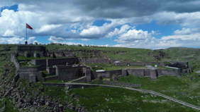 Bu kale ihtişamıyla 1000 yıldır ayakta: Yakından bakın