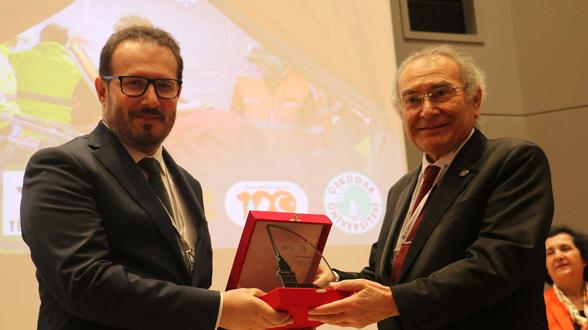 "Herkes kendi geleceğine hizmet ettiğinde zaten ülkesi için hizmet ediyor"