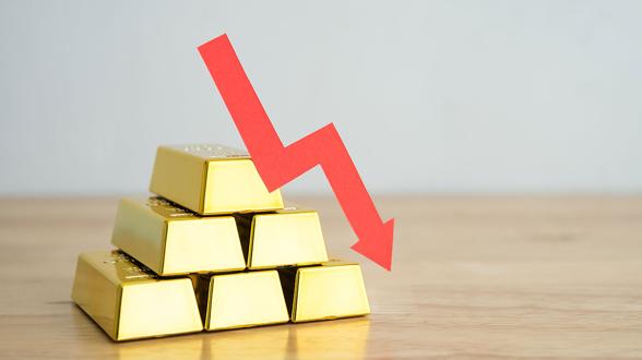 Altın rekor seviyelerden nasıl geriledi? Piyasanın uzman ismi tek tek anlattı