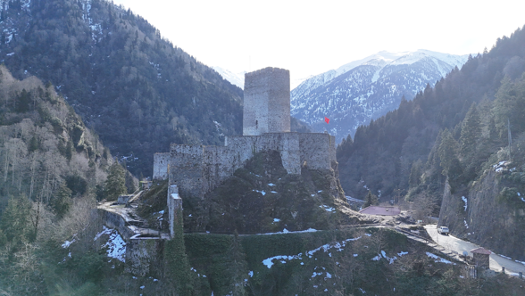 Sarp kayalıklar üzerindeki bu kaleyi 2025'te 181 bin kişi gördü