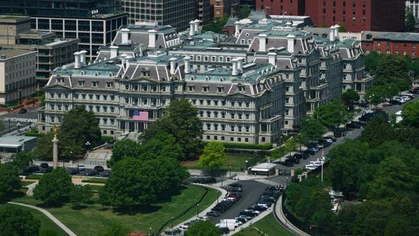 Trump'ın beyaza boyamak istediği bina
