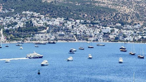 Tatil cennetinde adım atacak yer kalmadı, nüfus 800 bine fırladı