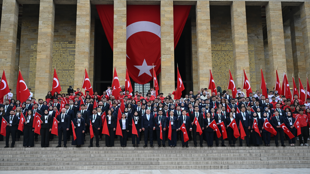 Yurdun 81 ilinden gelen gençler Anıtkabir'i ziyaret etti