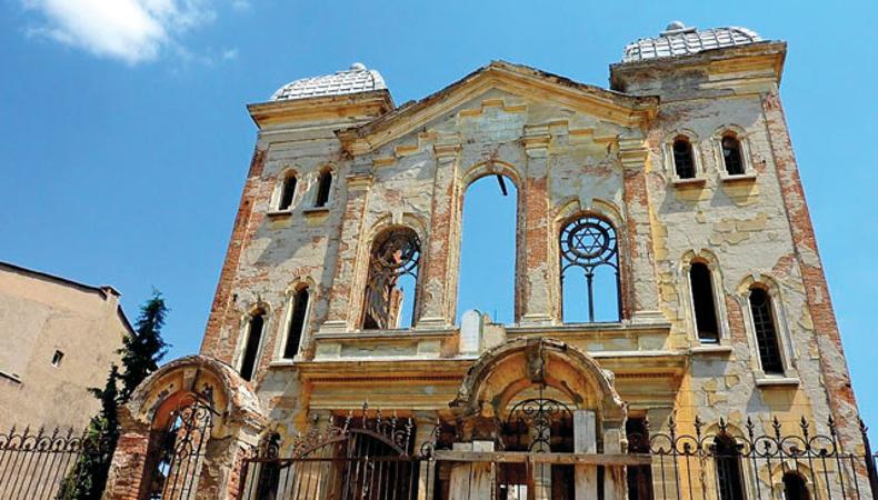 Tarihi binalar inovatif boyalarla korunuyor