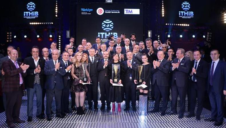 ‘Kumaşın Oscarları’ sahiplerini buldu