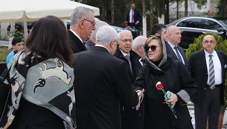 Sakıp Sabancı kabri başında anıldı