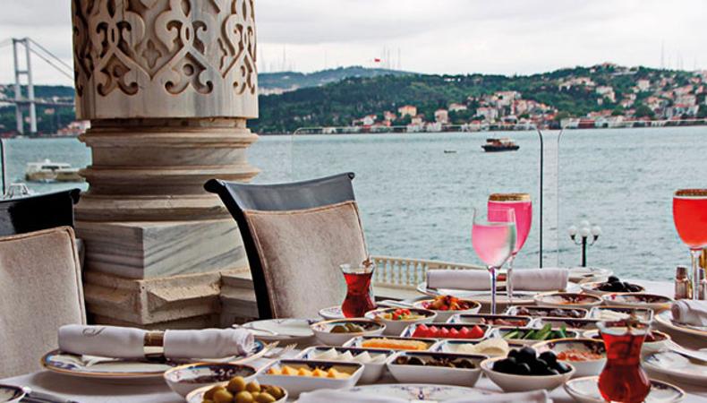 İstanbul'da '5 yıldızlı' iftar kişi başı 400 lirayı aşıyor