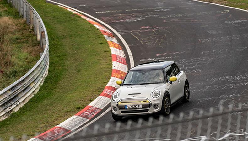 MINI Electric frene basmadan Nürburgring’de tur attı