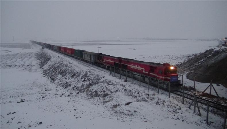 Çin'e giden tren İpek ve Baharat yolunu yeniden canlandıracak