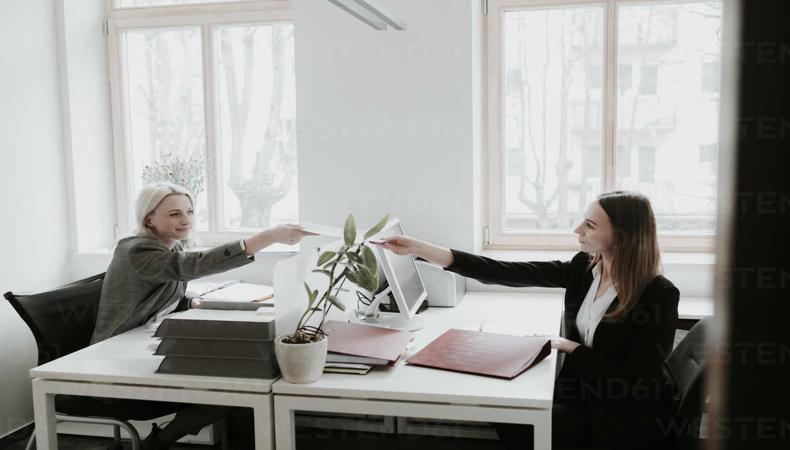 Genç kadınlara mentorluk desteği