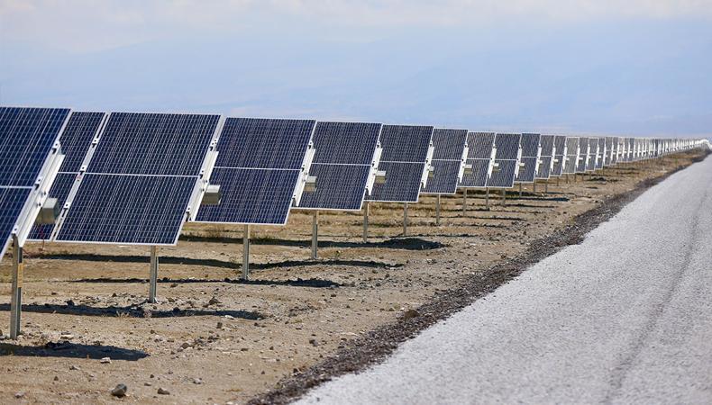 Türkiye'nin en büyük güneş enerji santralinde ilk faz tamamlandı