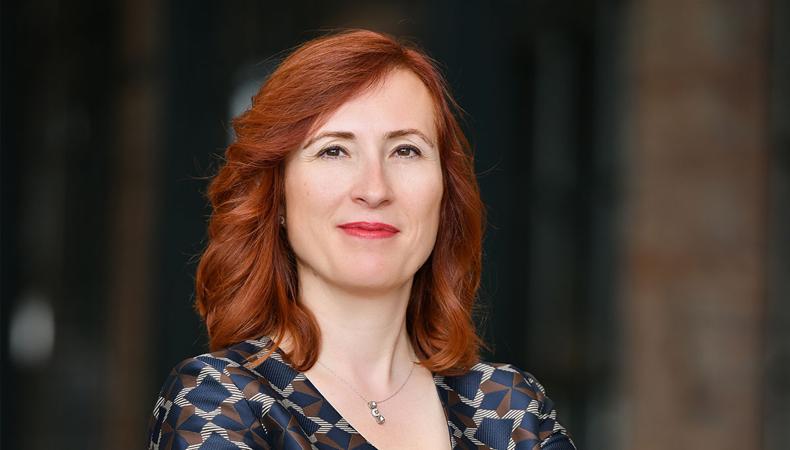 PERYÖN'de Buket Çelebiöven başkan oldu