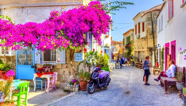 Çeşme'de turizm rekora koşuyor