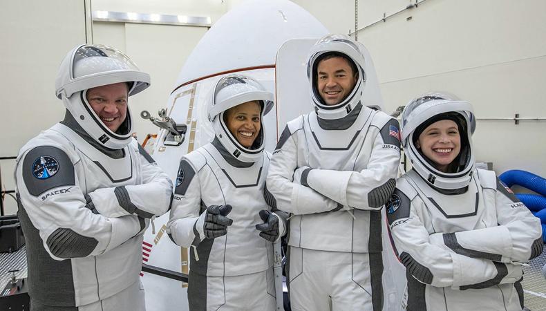 SpaceX uzay gemisiyle dünya yörüngesine ulaştı