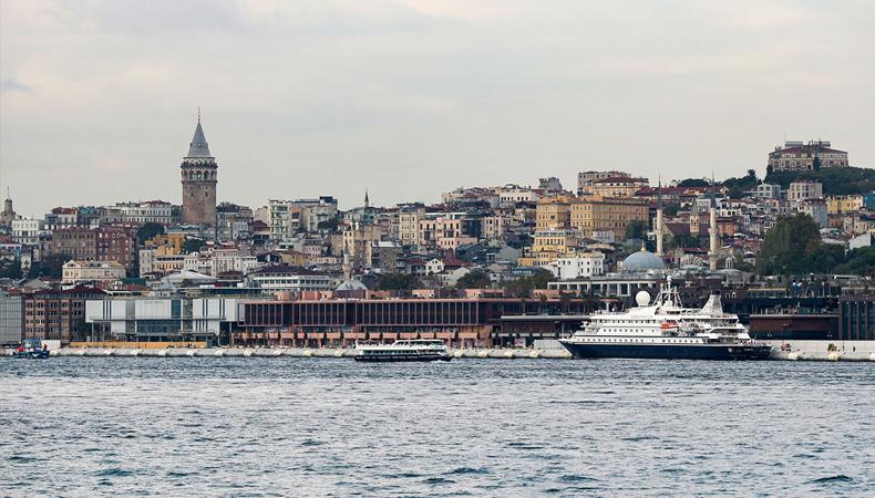 Galataport'a ilk gemi yanaştı