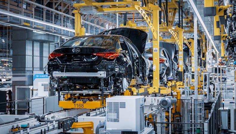 Çip krizi Mercedes'i yüzde 30,2 geriletti