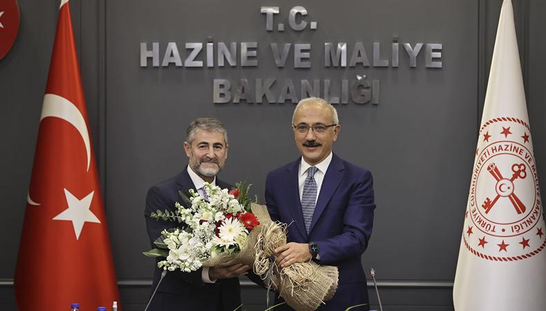 Nureddin Nebati görevi Lütfi Elvan'dan devraldı