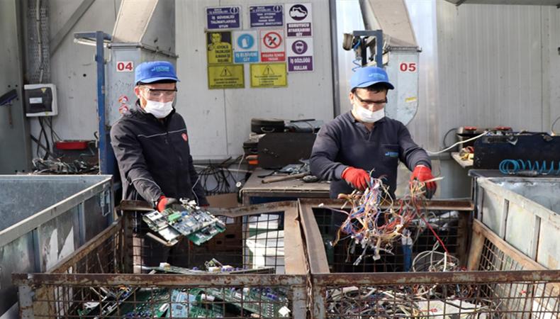 Kocaeli'deki tesiste 19 yılda 70 bin ton elektronik atık geri dönüştürüldü