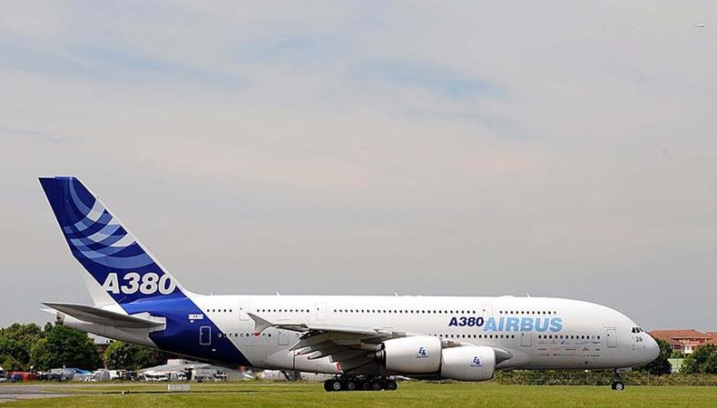Airbus, ikonik uçağı A380'in 500 parçasını açık artırmaya çıkaracak