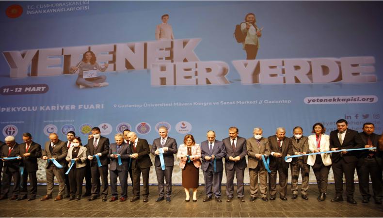 “ÜNİVERSİTE EĞİTİMİ VE HOCALARINIZ UFKUNUZU AÇIYOR BU UFKU DOLDURMAK SİZİN ELİNİZDE”
