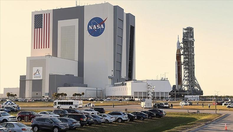 NASA, Ay'a insanlı uçuş için 2. iniş aracının geliştirilmesini destekleyeceğini duyurdu