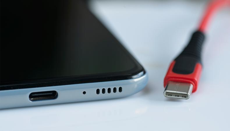 Avrupa Parlamentosu, akıllı telefonlara tek tip şarj istiyor