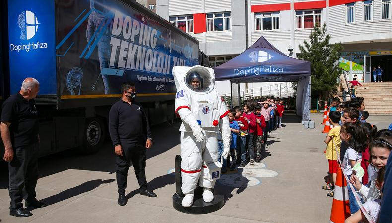 'Doping Teknoloji Tırı' binlerce çocuğu teknoloji ve bilimle buluşturdu