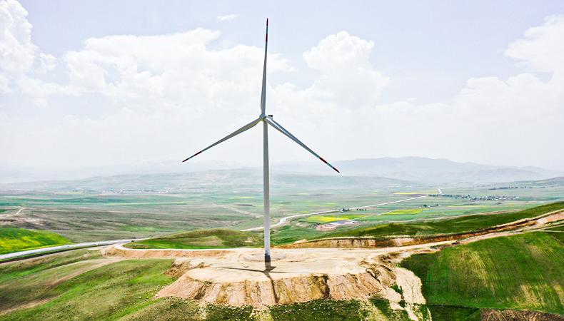 Ağrı'da İpek Geçidi'ne kurulan türbinler rüzgarı enerjiye dönüştürüyor