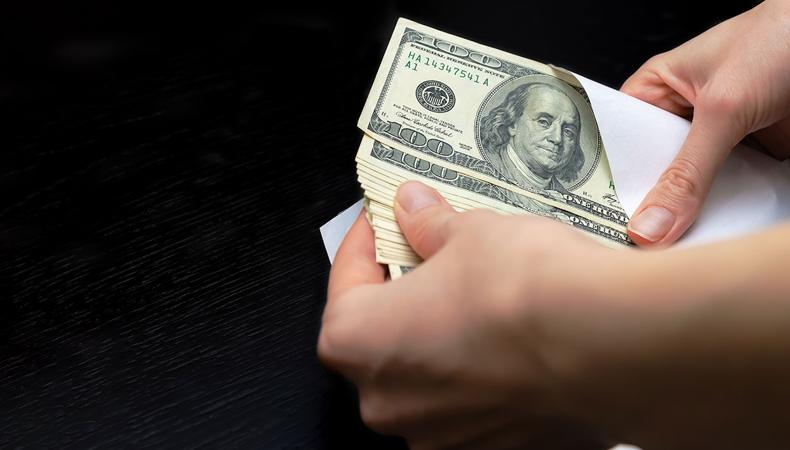 Döviz işlemlerinde vergi kimlik numarası tespiti gerektiren tutar 5 bin dolara çıkarıldı