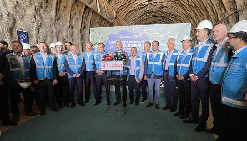 "Ankara-Bursa ve Bursa-İstanbul arasındaki demir yolu seyahati 2 saat 15 dakika olacak"