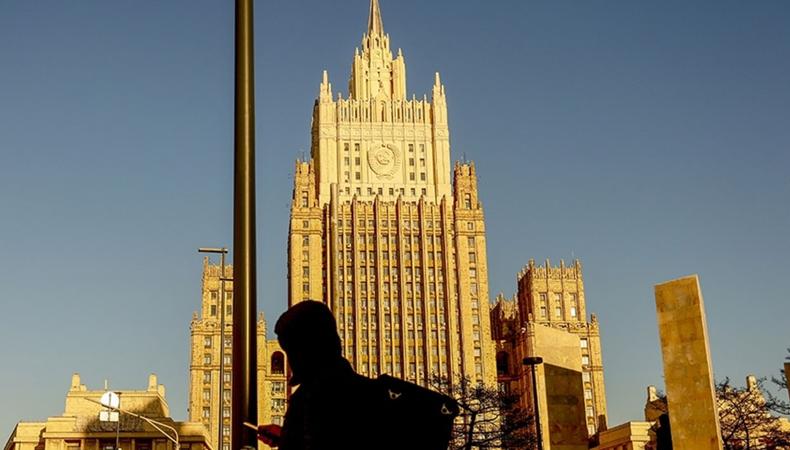 Rusya'daki stratejik şirketlerin hisselerinde işlemler dost olmayan ülkelere yasaklandı