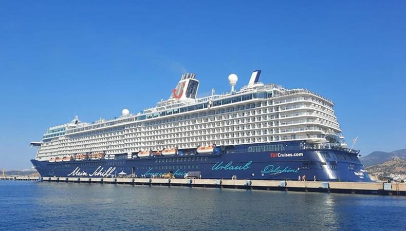'Mein Schiff 5' Bodrum Limanına yanaştı