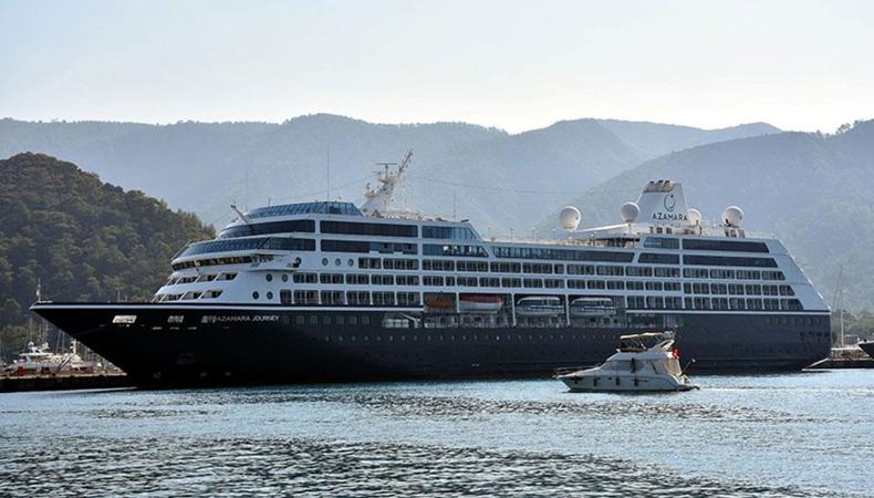 "Azamara Journey" Marmaris Limanı'na yanaştı