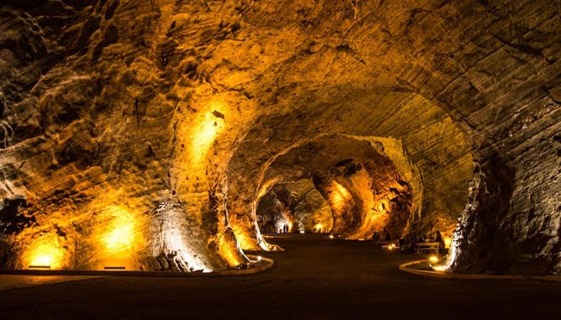 Iğdır'daki Tuz Dağı'nı 14 ayda 100 bin kişi ziyaret etti