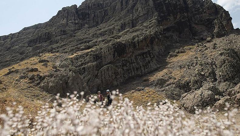 Tunceli'deki Düzgün Baba Dağı yerli ve yabancı turistleri ağırlıyor