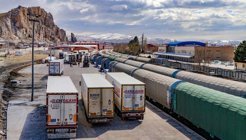 Rusya, Azerbaycan ve İran, Kuzey-Güney Ulaştırma Koridoru'nu geliştirmek için anlaştı