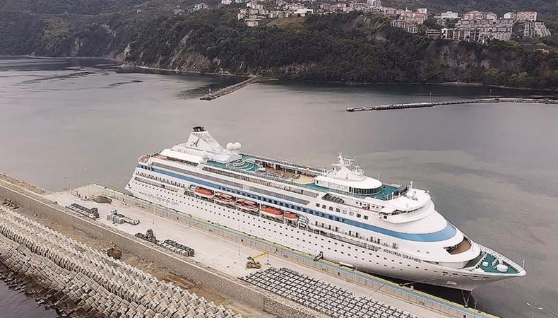 "Astoria Grande" kruvaziyeri 843 yolcusuyla üçüncü kez Amasra'ya geldi