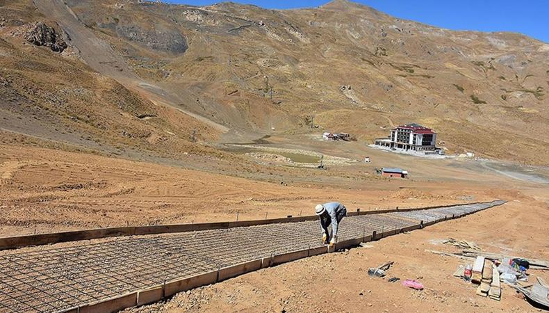 Hakkari'deki kayak merkezi yeni yatırımlarla geliştiriliyor