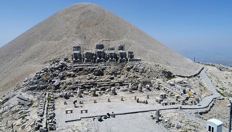 Nemrut Dağı'nı ziyaret edenlerin sayısı 165 bini aştı