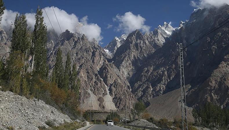 Pakistan'daki Hunza Vadisi, masalsı görünümüyle her yıl yüz binlerce turisti ağırlıyor