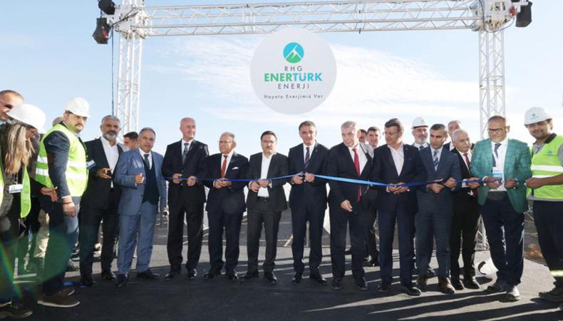 Doğu Anadolu'nun güneş takip sistemli en büyük güneş enerji santrali açıldı