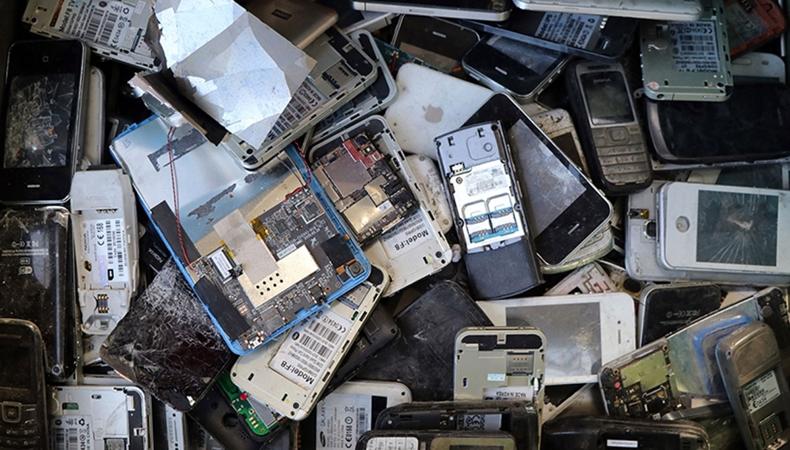 Dünyada bu yıl 5,3 milyar cep telefonunun çöpe atılacağı tahmin ediliyor