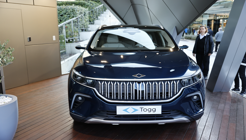 Togg C-SUV'un 'Gemlik Mavisi' modeli sergilendi