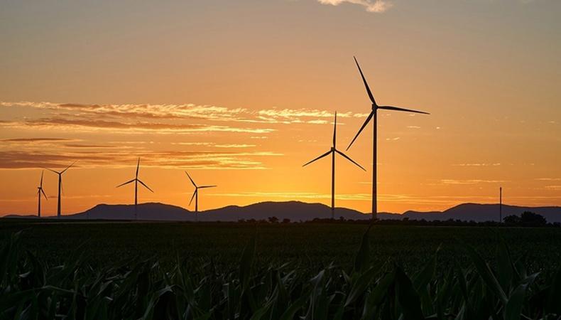 Türkiye'nin önemli yatırımlarla 2050 yılına kadar net sıfır emisyona ulaşabileceği tahmin ediliyor