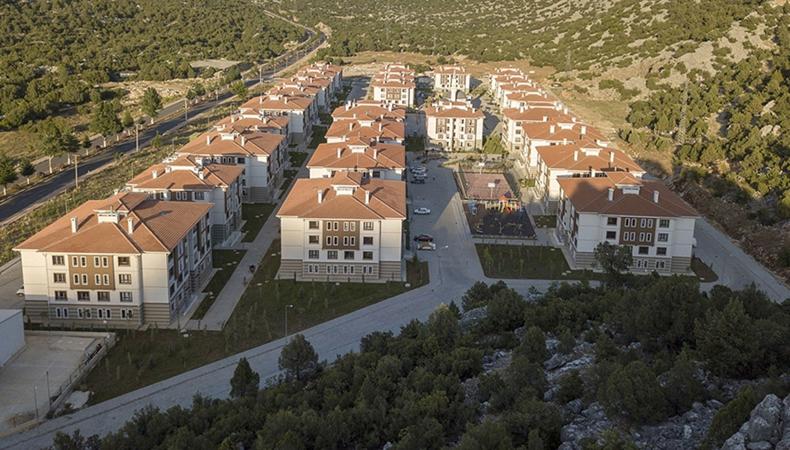Deprem bölgesinde inşa edilecek konutlar için düğmeye basıldı