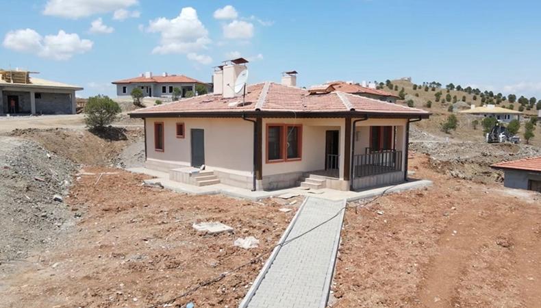 Bakan Özhaseki: 319 bin konut 1 yıl içinde depremzedelere teslim edilecek