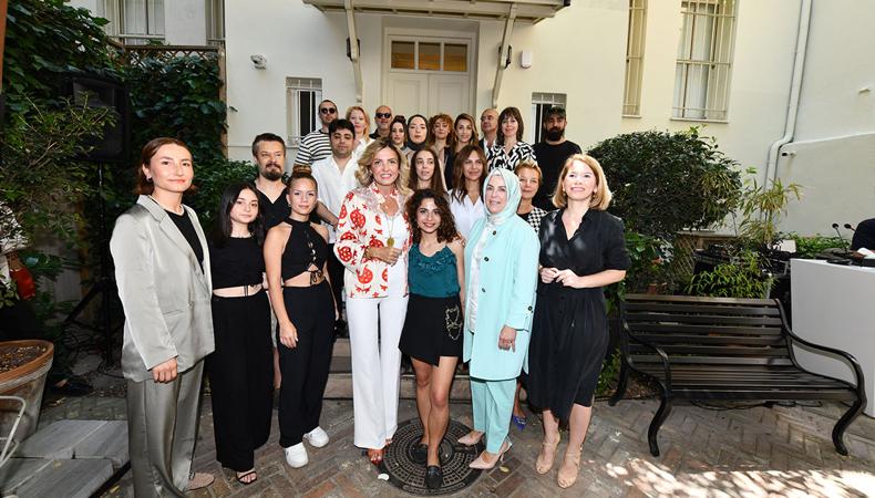 Kalyon Kültür, 'Yeni Bir Dünyayı Hayal Edenler' sergisine ev sahipliği yapıyor