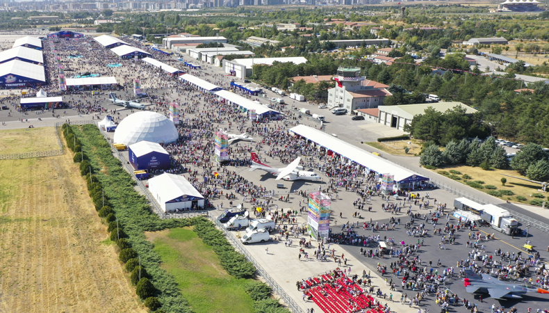 TEKNOFEST coşkusu ikinci günde yarışmalar ve hava gösterileriyle sürecek