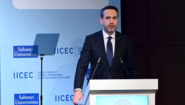 Bakan Bayraktar: Hedefimiz 30 yılda net sıfır emisyonlu bir ülke olmak
